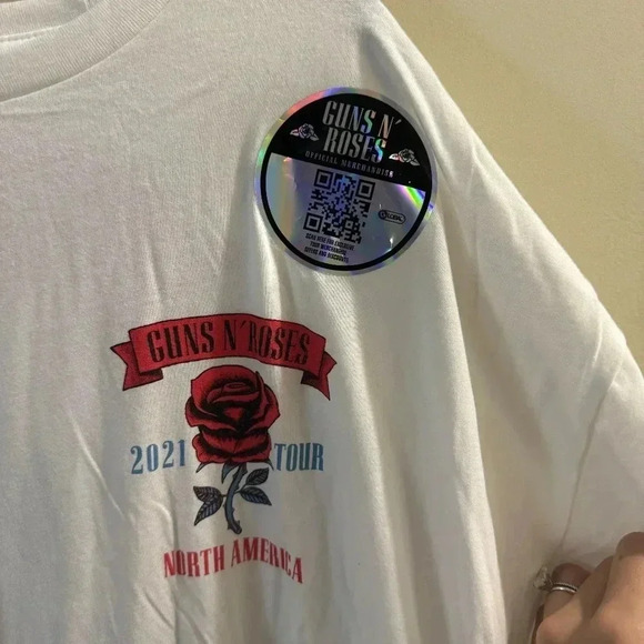 Guns & Roses 2021 Tour T-shirt- Medium - Picture 3 of 4